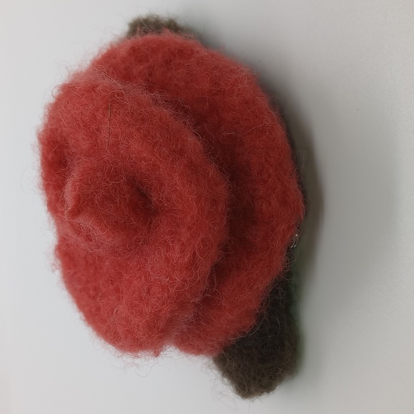 Vintage Wool Felt Brooch Felt Red Flower & Green Leaves Pin Handmade - Picture 2 of 7
